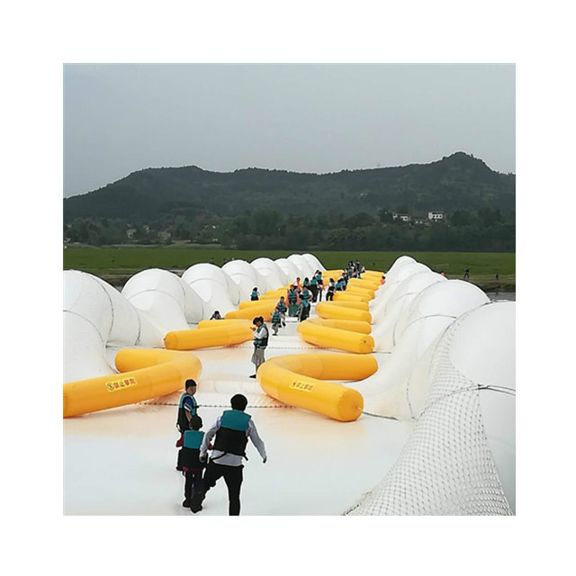 隆安蹦床桥农庄游乐场景区新的项目新款充气蹦床桥制作厂家热门